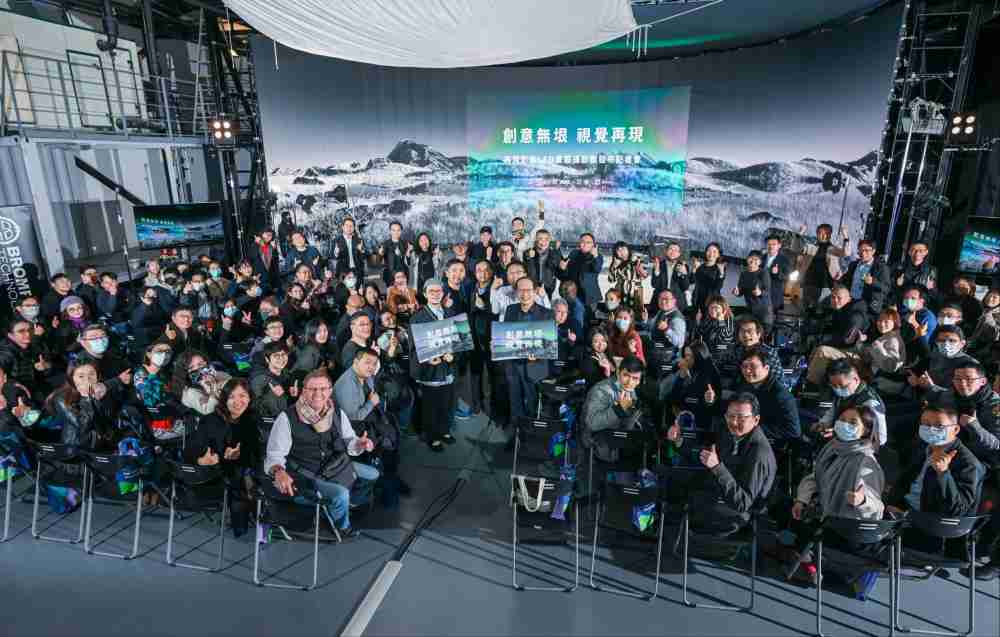 再现影像LED虚拟制作摄影棚整合拍摄场景、、、内容制作、、技术指导到设备租借一站式服务，，，，可望提升LED虚拟制作的影视效能，，，进而产出更多高质量细致作品