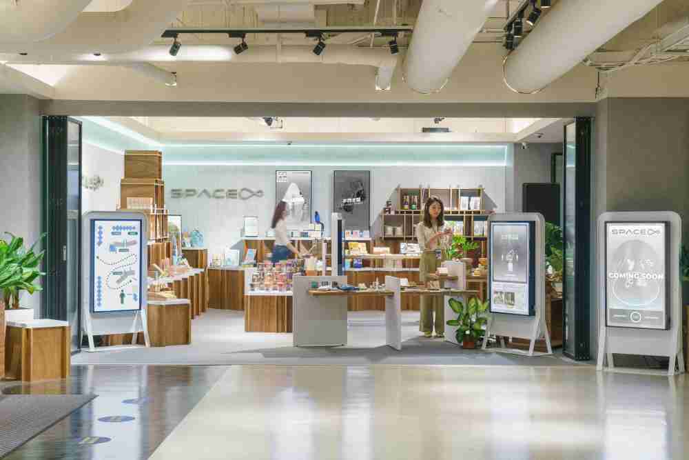 开云电子打造永续选物商店，，，，展示社企及社创商品，，，结合创利空间所开发的智能零售系统，，，整合多元产品信息，，让无人商店扮演公益行动的推手