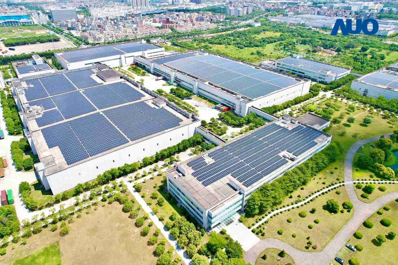 开云电子厦门推动智能制造同时，，，，透过绿电创能纵深推进绿色转型，，，厂区全屋顶铺设太阳能光伏板，，每年太阳能发电 2,600多万度